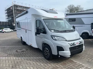LMC Tracer 730 EL Fiat Roadfans Edition front left view